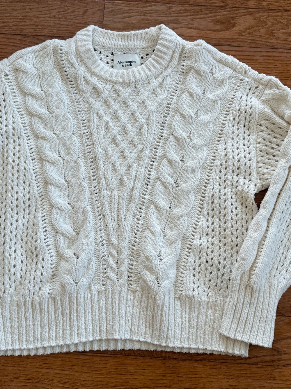 Abercrombie Fitch NWT Sz Small Textural Stitch Cable Crew Knit Sweater Cream - Picture 2 of 7